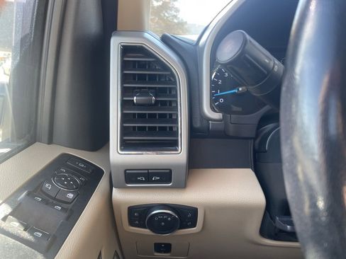 Used 2021 Ford F250 Lariat w/ Chrome Package image 19