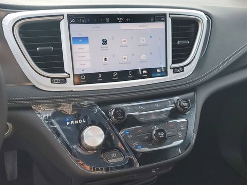 New 2026 Chrysler Pacifica Select image 23