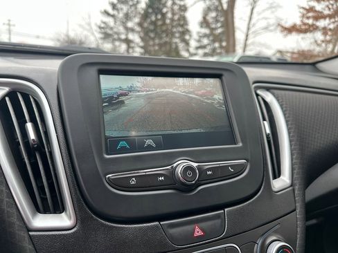 Used 2018 Chevrolet Malibu LS image 10