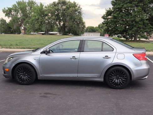 Used 2011 Suzuki Kizashi SE AWD/4WD image 9