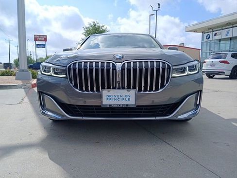 Used 2021 BMW 740i xDrive AWD/4WD image 2