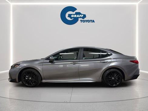 Used 2025 Toyota Camry SE FWD image 3