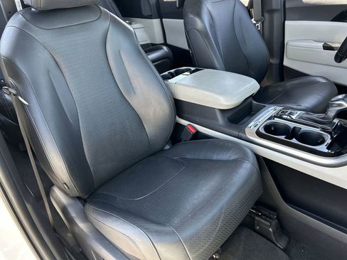 Used 2022 Kia Carnival SX Prestige FWD image 29