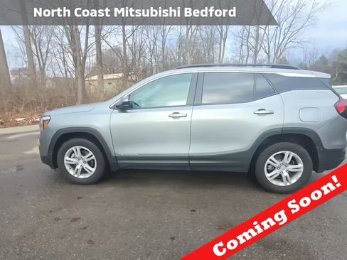 Used 2023 GMC Terrain SLE image 1