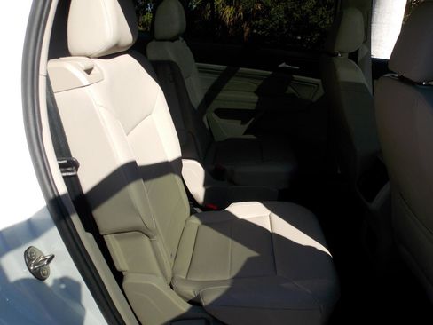 Used 2021 Volkswagen Atlas SE w/ Panoramic Sunroof Package image 9