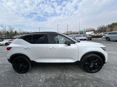 New 2026 Volvo XC40 B5 Ultra w/ Climate Package image 9