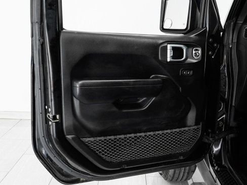 Used 2018 Jeep Wrangler Unlimited Sport S image 36