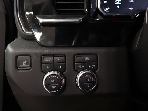Used 2024 GMC Sierra 1500 Elevation w/ LPO, Elevation Black Package AWD/4WD image 18