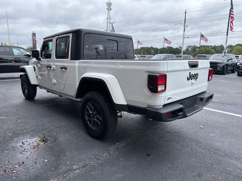 New 2025 Jeep Gladiator Sport image 25