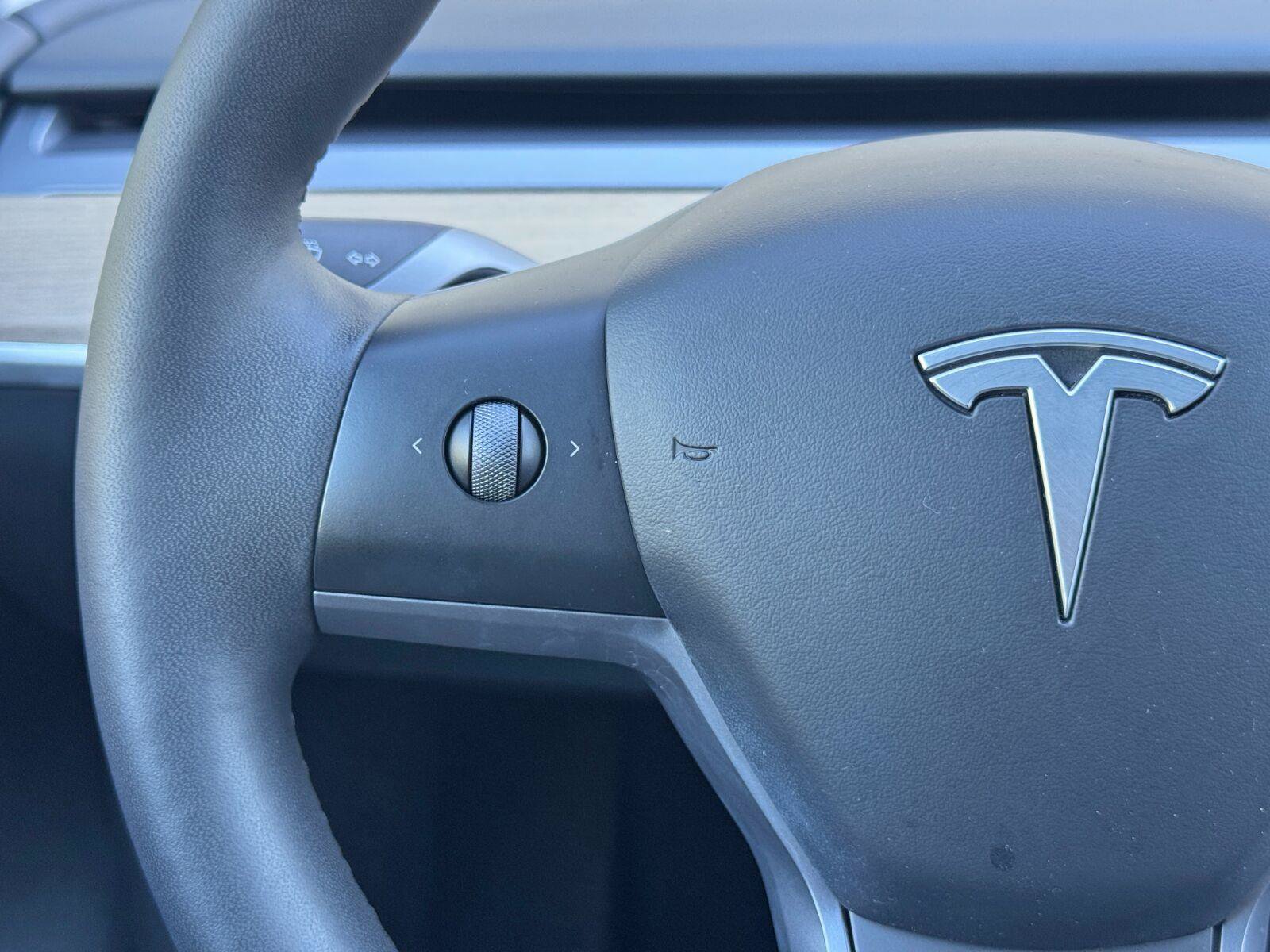Used 2023 Tesla Model Y Performance AWD/4WD image 19