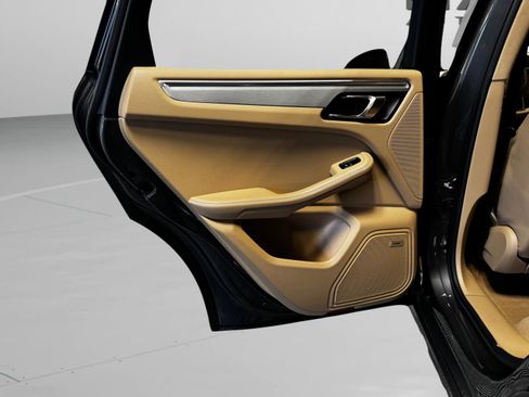 Used 2016 Porsche Macan Turbo image 37