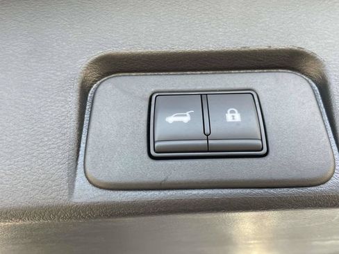 Used 2025 Nissan Rogue SV AWD/4WD image 29