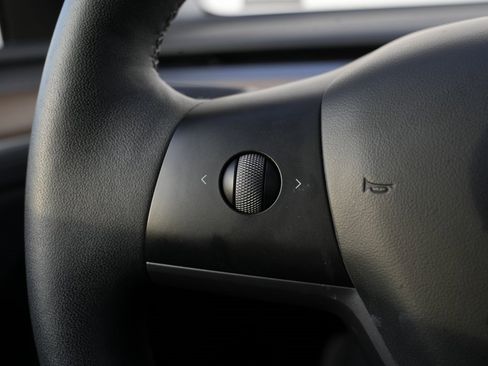 Used 2023 Tesla Model Y Long Range image 40