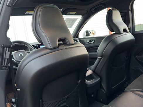 Used 2019 Volvo XC60 T5 R-Design w/ Protection Package image 33