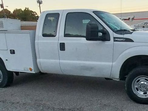 Used 2015 Ford F250 XL AWD/4WD image 2