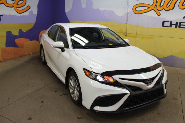 Used 2021 Toyota Camry SE FWD image 2
