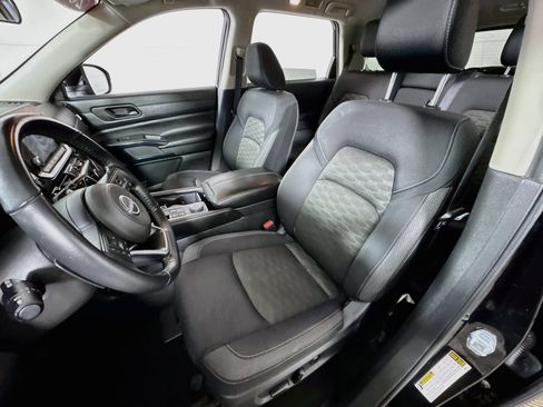 Used 2024 Nissan Pathfinder SV AWD/4WD image 14