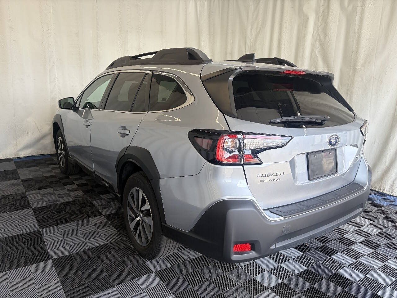 Used 2023 Subaru Outback Premium AWD/4WD image 5