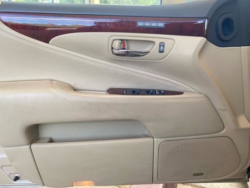 Used 2007 Lexus LS 460 L RWD image 9