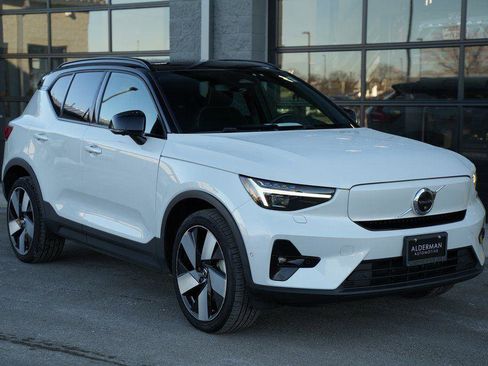 Used 2023 Volvo XC40 Recharge Ultimate image 16