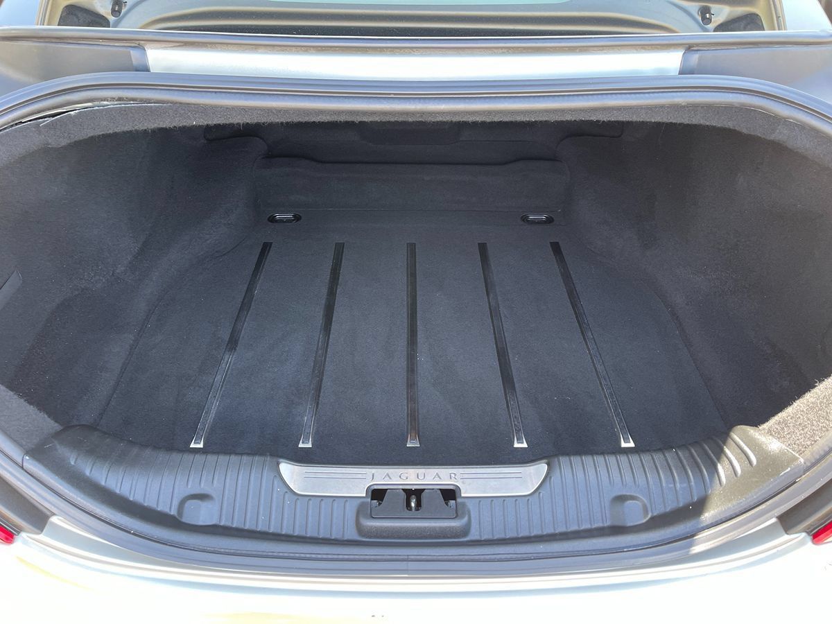 Used 2012 Jaguar XJ RWD image 9