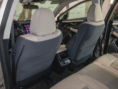 Used 2020 Subaru Outback Premium image 9