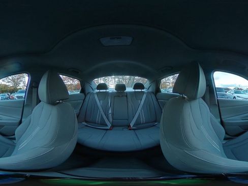 Used 2025 Hyundai Elantra SEL image 40