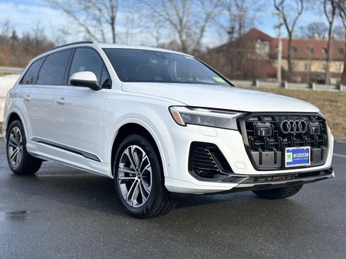 Used 2025 Audi Q7 2.0T Premium w/ Convenience Plus Package image 9