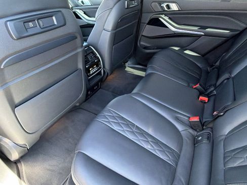 Used 2022 BMW X7 M50i w/ Dynamic Handling Package AWD/4WD image 24