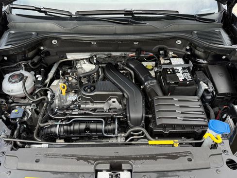 Used 2025 Volkswagen Taos SE FWD image 28