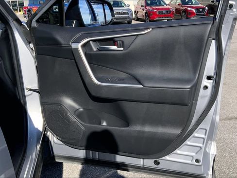 Used 2020 Toyota RAV4 Limited image 23