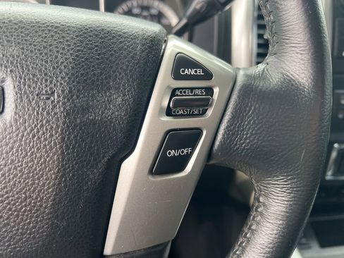 Used 2019 Nissan Titan SV w/ SV Convenience Package image 58