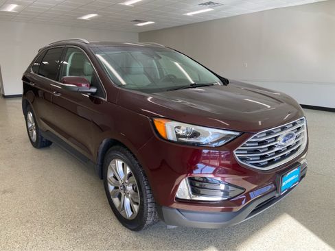 Used 2019 Ford Edge Titanium image 3