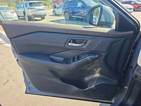 Used 2023 Nissan Rogue SL image 29