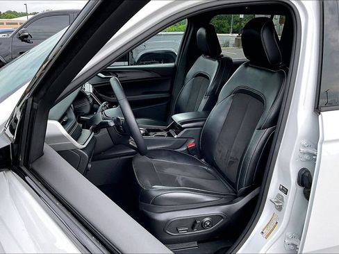 Used 2023 Jeep Grand Cherokee Altitude AWD/4WD image 21