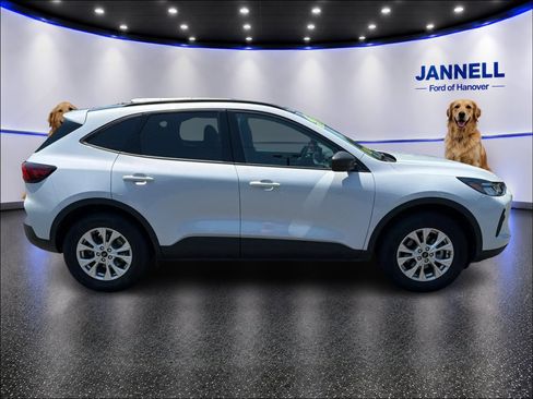 Used 2025 Ford Escape Active w/ Tech Pack #1 AWD/4WD image 4