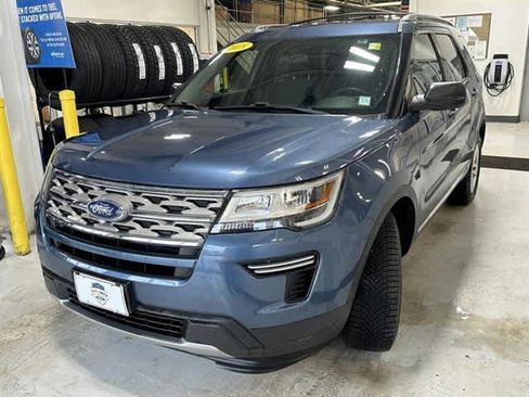 Certified 2018 Ford Explorer XLT image 3