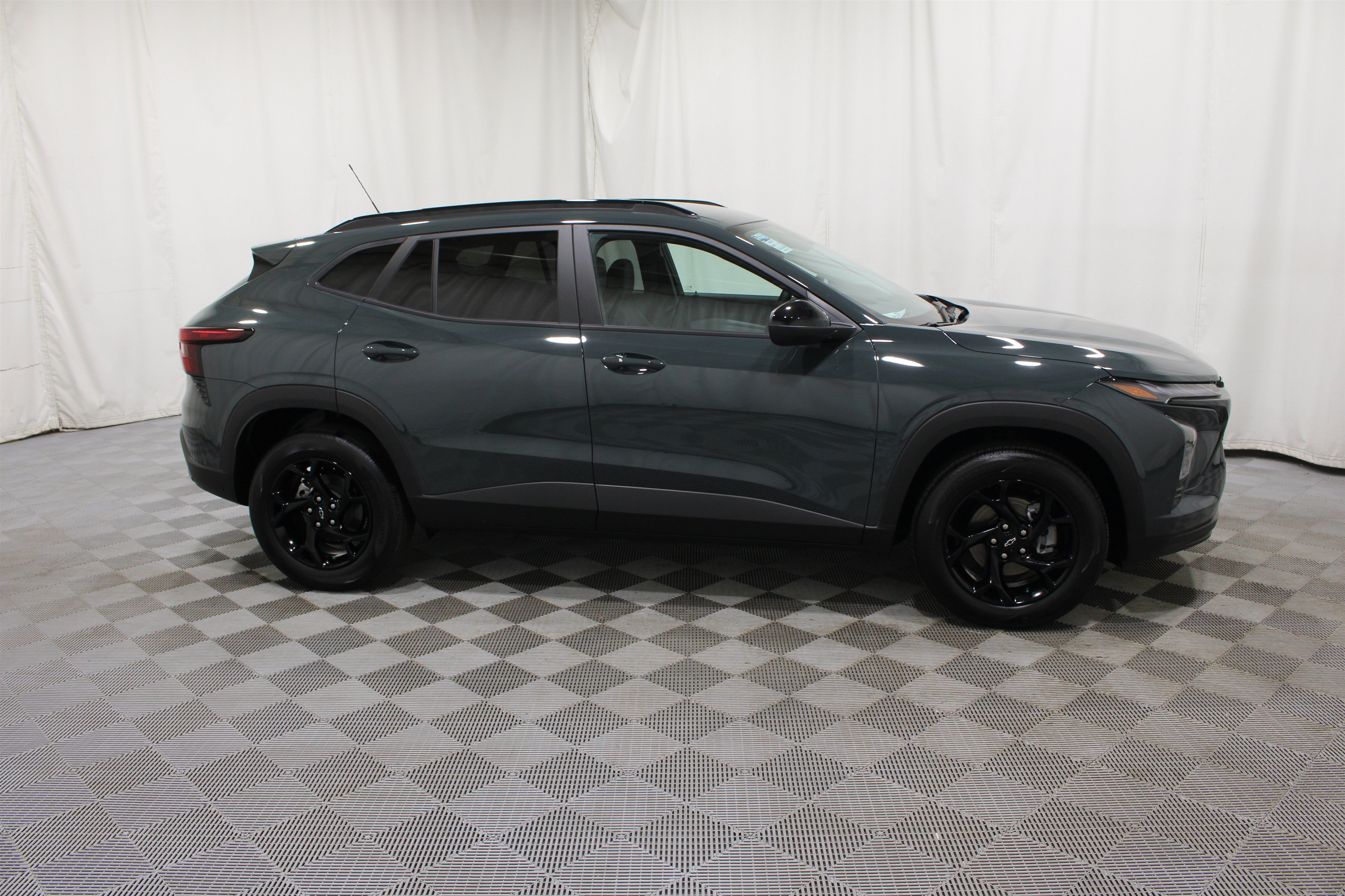 New 2026 Chevrolet Trax LT w/ Driver Confidence Package FWD image 28