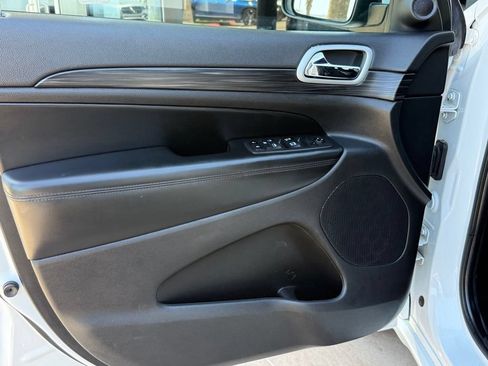 Used 2022 Jeep Grand Cherokee Laredo X AWD/4WD image 19
