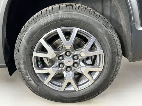 Used 2023 GMC Acadia SLT w/ Preferred Package image 8