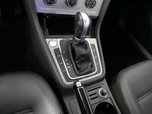 Used 2016 Volkswagen Golf Limited Edition image 24