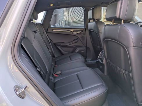 Certified 2025 Porsche Macan AWD/4WD image 25