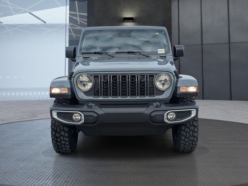 Used 2025 Jeep Gladiator High Tide image 9