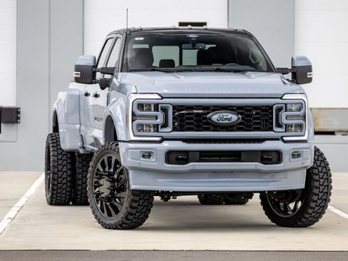 Used 2025 Ford F450 King Ranch w/ Chrome Package AWD/4WD image 2