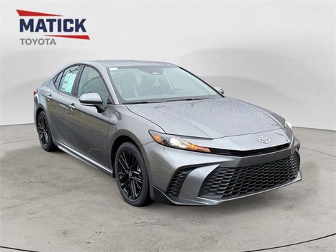 New 2026 Toyota Camry SE image 1