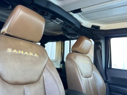 Used 2013 Jeep Wrangler Unlimited Sahara image 14
