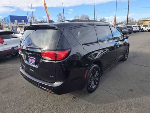 Used 2020 Chrysler Pacifica Touring-L image 11