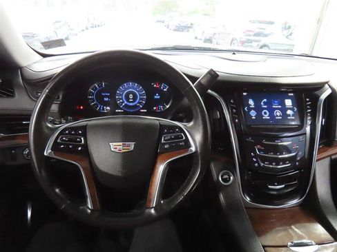 Used 2016 Cadillac Escalade Luxury RWD image 23