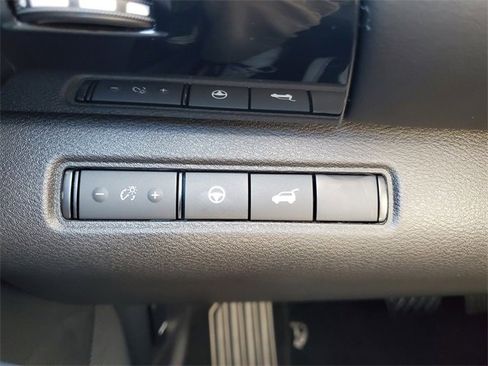 New 2025 Nissan Pathfinder SV w/ SV Premium Package image 25