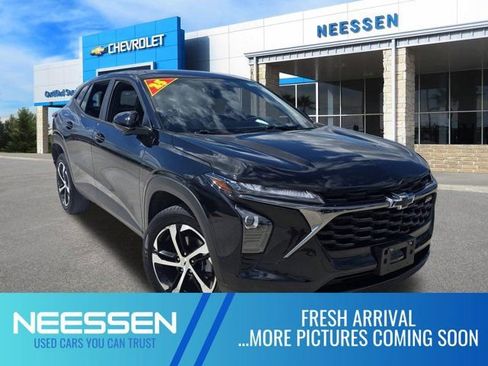 Used 2025 Chevrolet Trax RS w/ Driver Confidence Package FWD image 1